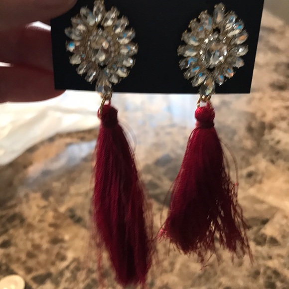 Rhinestone and tassel earrings - Picture 5 of 5
